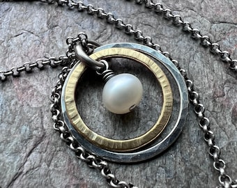Collar de perlas de plata de ley con varios metales / Colgante de perla de agua dulce genuina