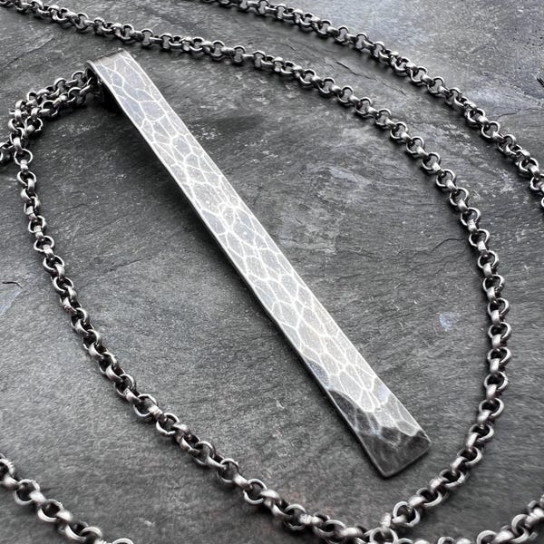 Long collier barre en argent sterling - Pendentif en argent sterling martelé fait main suspendu à une chaîne en argent sterling