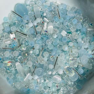 Mix blauwe en witte glaskralen: doe-het-zelf sieraden maken, borduren (30 g)