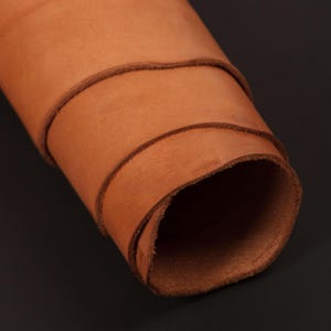 Pelle di vacchetta color cammello, 2 mq, 1,5-1,8 mm, conciata al vegetale, prima scelta, pieno fiore, vera pelle. Pelle arancione.