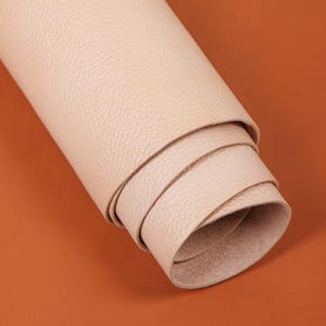 Pelle beige chiaro, pelle galleggiante, 1,8 mq. Pelle pieno fiore conciata al vegetale, vera pelle, pelle per artigianato, pull-up, prima scelta, 1,6 mm.