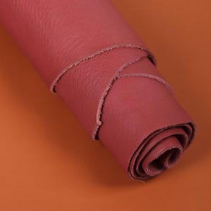 Pelle di vitello Floater color melograno, 1,7 mq, 1,5-1,8 mm, prima scelta, pieno fiore, conciata al vegetale, vacchetta