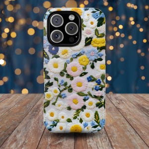 Funda para teléfono con diseño floral vibrante - Funda para teléfono con margaritas bordadas / iPhone 16 15 14 13 12 11 pro max / Samsung Galaxy S22 S23 S24 Ultra, Google Pixel