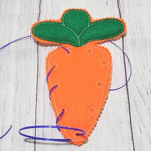 Cartão de amarrar cenoura de Páscoa, brinquedo educacional de aprendizagem para habilidades motoras finas e coordenação olho-mão