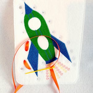 Quiet book Rocket lacing page  - Busy book page - Felt busy book -  #QB142