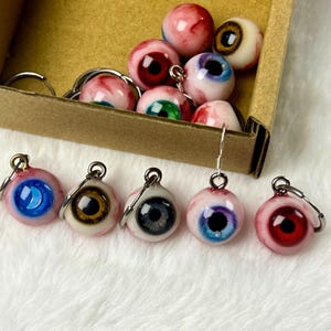 Pendientes de resina con forma de globo ocular hechos a mano: regalo de joyería gótica de terror