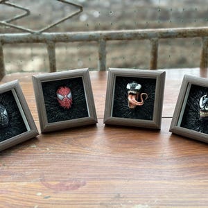Handcrafted Venom-Themed Picture Frames: Unique Designs for Fans, Perfect Office Decor Gifts