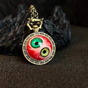 Handmade Dual-Tone 3D Eyeball Pendant Necklace, Gothic Resin Eye Jewelry with Bronze Tray, Creepy-Cute Accessory for Goth & Punk Fashion