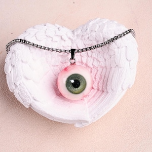Fantasy Goth Green Eyeball Necklace, Weird Cute Jewelry, Realistic Eye Pendant Chain, Punk Horror Necklace, Daily Wear Decor, Halloween Gift