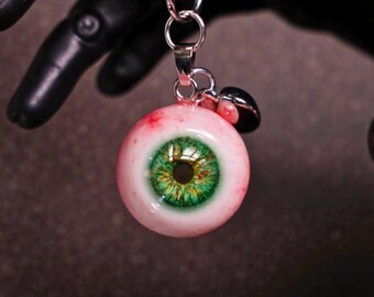 Handgemaakte Gothic Green Eyeball-sleutelhanger: griezelige hars-horrorbedel