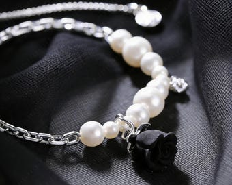 Pulsera gótica de perlas con rosa negra, joyería de cadena de estilo alternativo para amantes de la moda gótica.