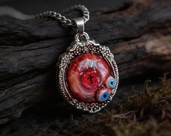 Gothic oogbol hanger ketting, handgemaakte hars horror sieraden, eigenaardigheid cadeau voor gothic liefhebbers