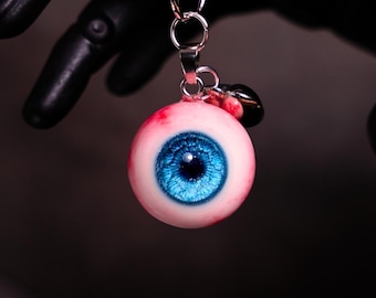 Gothic Blue Eyeball-sleutelhanger: handgemaakt accessoire van polymeerklei
