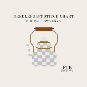 Op de afbeelding: Digitale download van een kruissteekpatroon met een geblokte theepot. De theepot heeft een bruin handvat en tuit, met de tekst "NEEDLEPOINT STITCH CHART DIGITAL DOWNLOAD" bovenaan. Het logo "FTB Digital Downloads" staat onderaan.