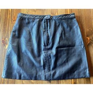 Vintage Clothing | Free People | Black Vegan Leather | Mini Skirt | Zipper Detail | Women | Y2K image 9