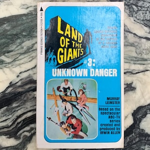 Vintage Book -  Murray Leinster, Land of the Giants, #3, Unknown Danger, Pyramid Book, 1969, First Printing, Paperback