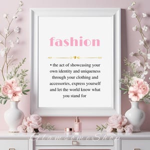 Definición de moda, arte de pared imprimible, decoración estética elegante y chic para amantes de la moda, oficina en casa moderna y de moda, póster rosa minimalista