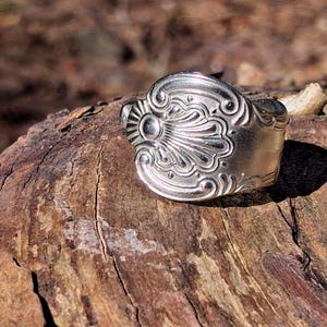 Shell and Scroll patern Spoon Ring – Vintage Style Silver Ring – Handmade – Size S