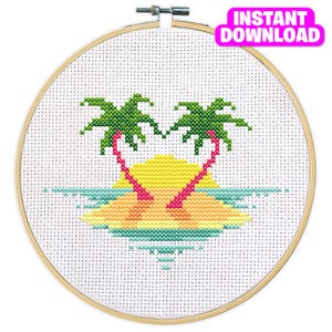 Puede incluir: Patrón de punto de cruz con una escena de puesta de sol con dos palmeras en una isla. La puesta de sol es un degradado de amarillo, naranja y rosa. Las palmeras son verdes con troncos rosas. La isla es un degradado de amarillo, naranja y verde.