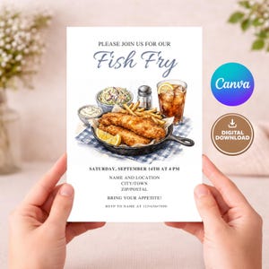 Può includere: Invito in stile acquerello per un evento di frittura di pesce. L'immagine presenta pesce fritto, patatine fritte, insalata di cavolo e una bevanda. Il testo include "Fish Fry", data, ora e informazioni RSVP. Download digitale disponibile.