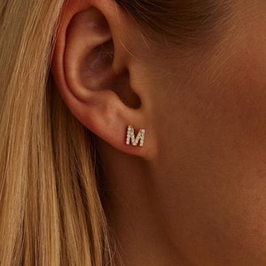 Puces d'oreilles lettre initiale, Puces d'oreilles en or et diamants, Boucles d'oreilles délicates pour femme, Petites boucles d'oreilles en argent sterling, Cadeaux pour la fête des Mères