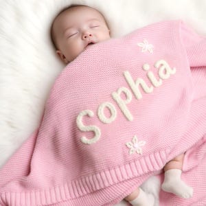 パーソナライズされたベビーブランケット、名前入りカスタムニットブランケット、手刺繍のベビーギフト、新生児用ブランケット、ベビーシャワーギフト、幼児用ブランケット