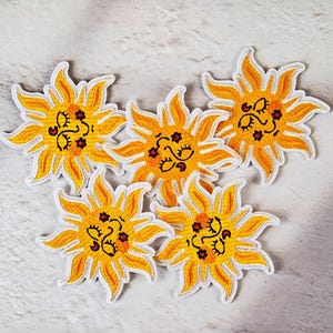 Cute Sun Face Embroidered Patch – Sew-On Smiling Sun Applique for Jackets, Bags, Crafts & Clothes | Whimsical DIY Sewing Patch