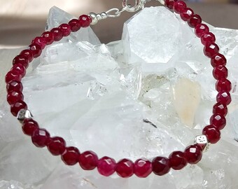 Garnet and Silver Bracelet, Red Garnet Gemstome Bracelet, Minimalist Garnet Gemstone Jewelry, Women&#39;s Faceted Garnet Bracelet, Gift For Her