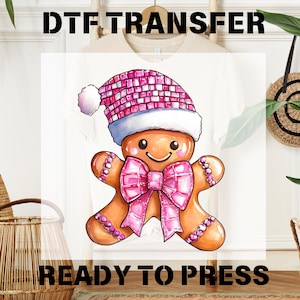Joli transfert DTF de Noël en pain d&#39;épice, coquette de Noël prête à être imprimée, Dtf de Noël drôle, haute qualité, Dtf rose de boulangerie en pain d&#39;épice