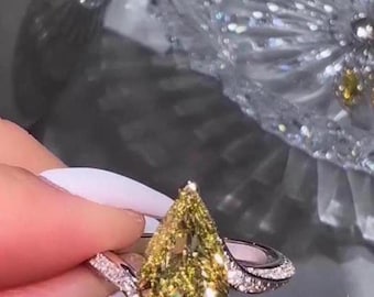 Custom order : 3  CT fancy vivid yellow LAB grown IGI certified diamond ring in platinum setting for a special customer.