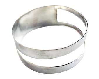 Wide geometric bangle bracelet