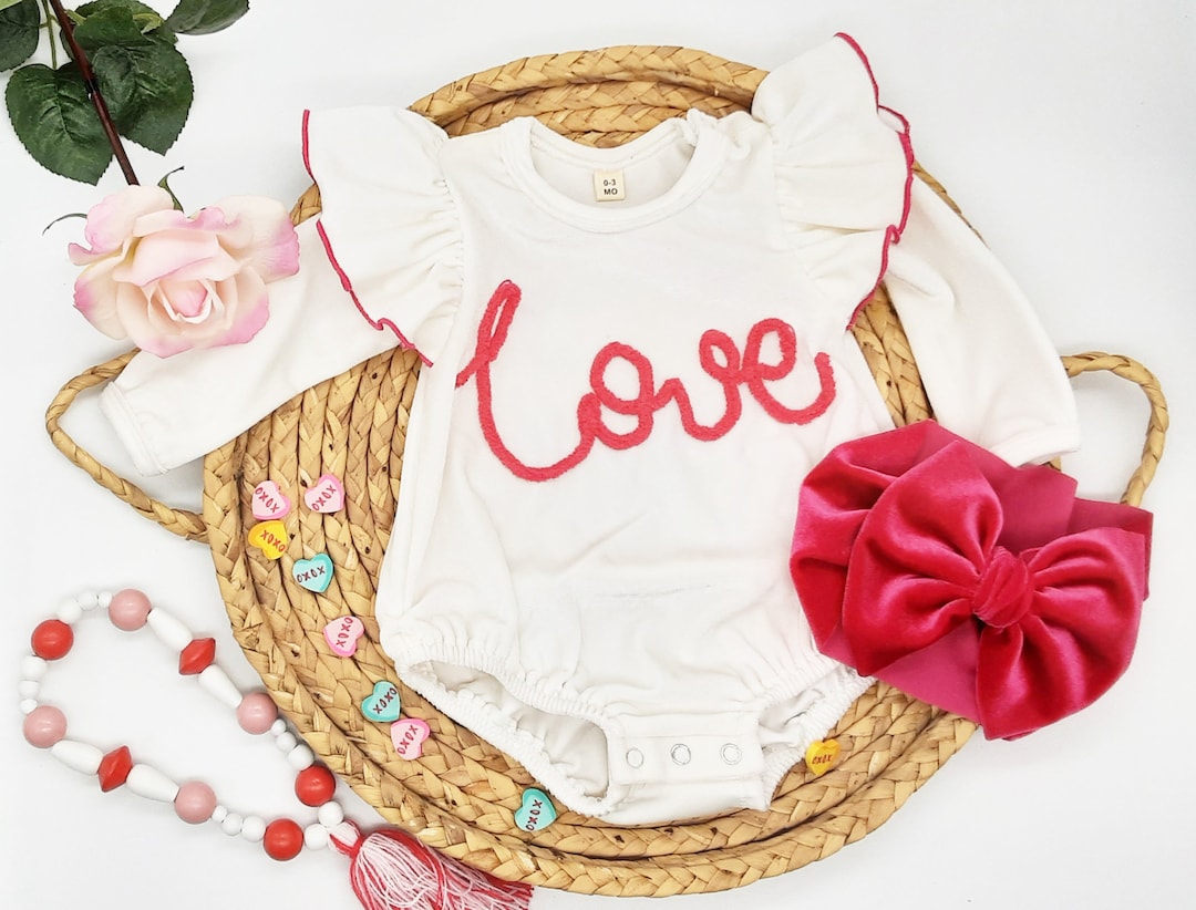 Mint Velvet Baby Outfit with Floral Print & Cute Pocket Faces – Two-Piece