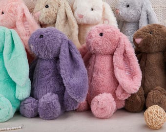 Benutzerdefinierte Monogramm Häschen, personalisierte Häschen mit Namen, Häschen weiches Plüschtier, Blumenmädchen Geschenk, Baby-Dusche-Geschenk, Neugeborenen Geschenk