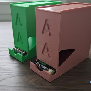 Soporte organizador de pilas AA, AAA y D. Impreso en 3D.