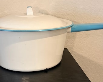 Vintage wit en turkoois emaille steelpan met deksel