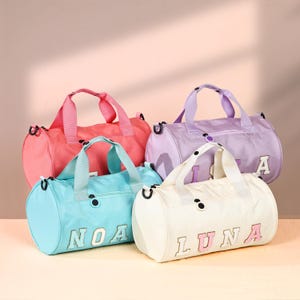 Personalisierte Name Sport Sporttasche mit Chenille Buchstaben, Benutzerdefinierte Tanzreise Weekender Tasche, Weihnachtsgeschenk für Mädchen