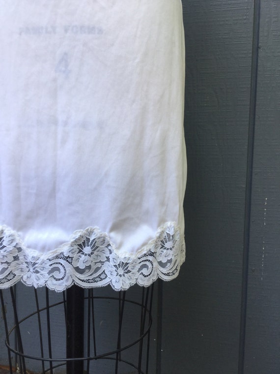 50's White Lace Slip. MINT.  Size 4 . Wedding Nig… - image 3