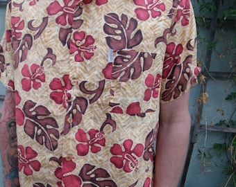 Vintage 80's Hawaiian Mens Shirt. Tiki Luau Button Down Shirt.
