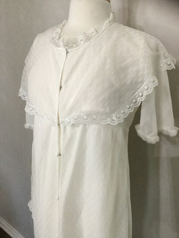 Vintage White Lace Robe. Nightgown.60’s Robe - image 3