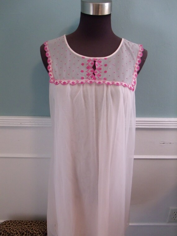 60's Pale Pink Nightgown. Babydoll Nightie. Valle… - image 2