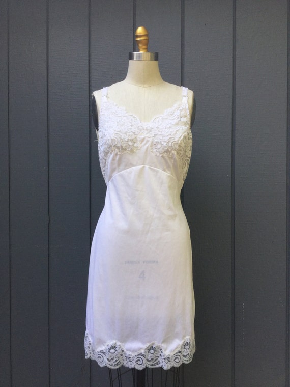 50's White Lace Slip. MINT.  Size 4 . Wedding Nig… - image 1