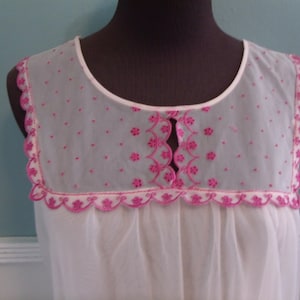 60&#39;s Pale Pink Nightgown. Babydoll Nightie. Valley Of The Dolls. Union Made