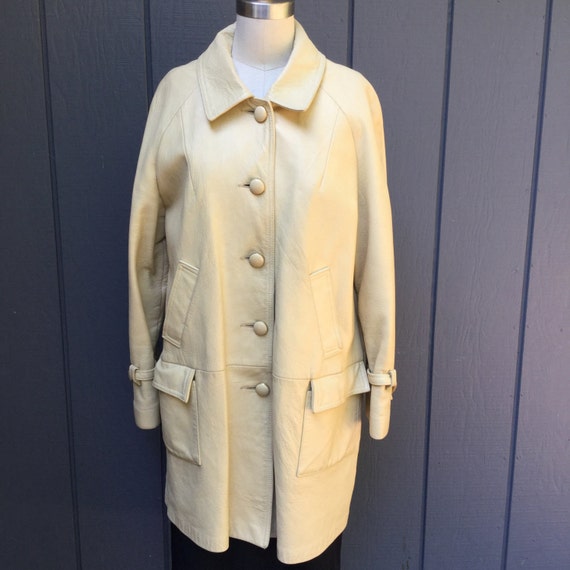 Vintage 60's Cream Leather Coat. Gold Hardwear / W