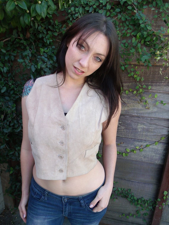 70's Cream Suede Vest. Cropped Leather Suede - image 2