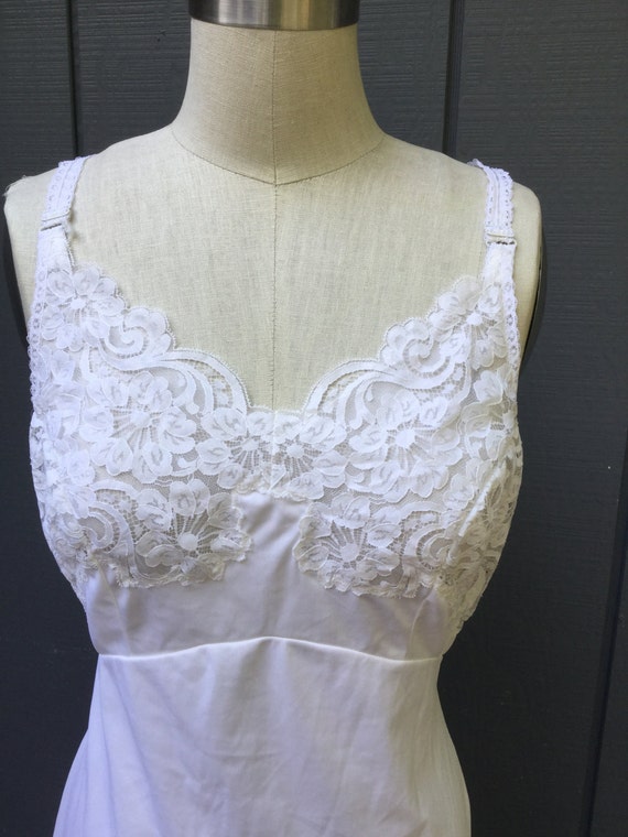50's White Lace Slip. MINT.  Size 4 . Wedding Nig… - image 2