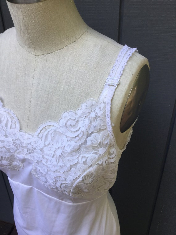 50's White Lace Slip. MINT.  Size 4 . Wedding Nig… - image 5