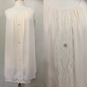Vintage Pale Pink Nightie. Nightgown. 60’s babydoll Nightie