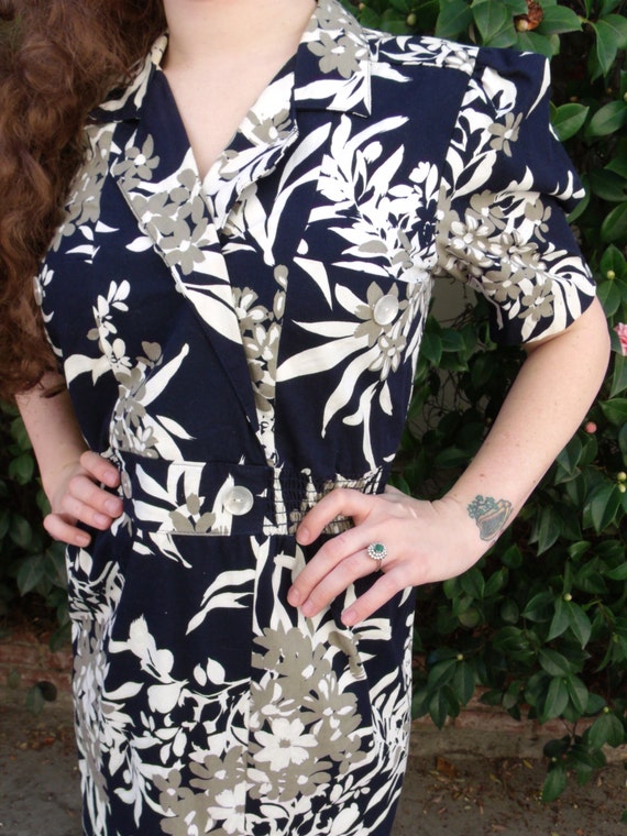 Vintage 80's Secretary Day Dress. Navy Blue Flora… - image 2