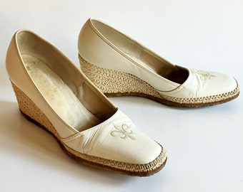 Vintage 1960’s ivory leather espadrilles wedges jute heels embroidered fleur de lis retro beach espadrille wedge heel slip ons womens size 8