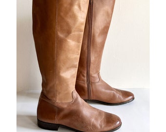 Vintage tan / camel beige leather knee high campus riding equestrian boots flats classic round toes size 8 women’s zip up